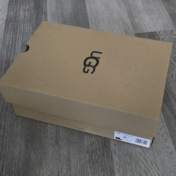 UGG NEW IN BOX‼️UGG Women's Black Shearling Boots - Picture 7 of 8